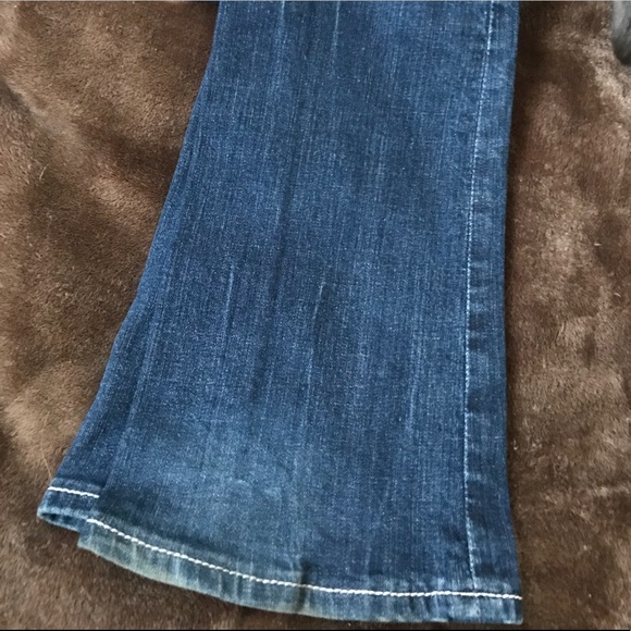 ROCK REVIVAL BLUE JEANS w/ WHITE STITCHING - Picture 4 of 4